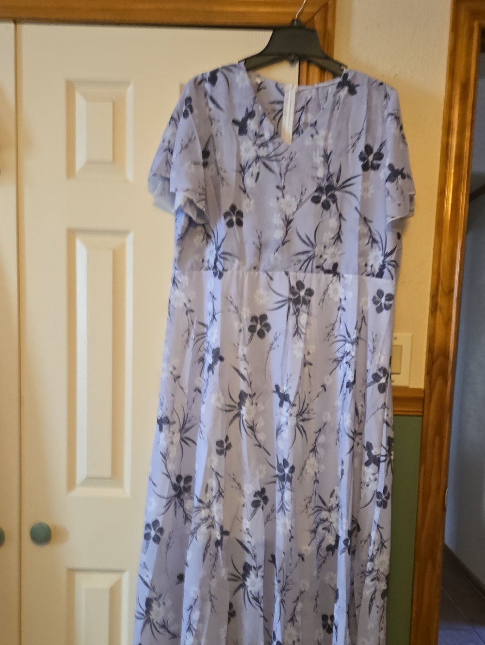 Ladies XXL Lavender Floral Maxi Dress - Lightweight Flutter Sleeve